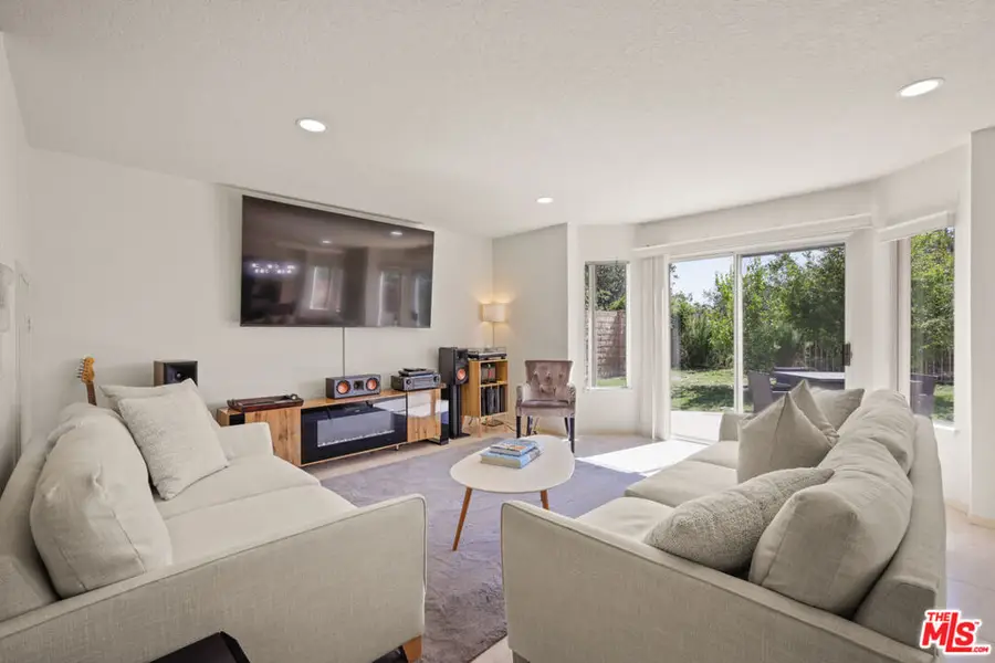 12119 Falcon Crest Way, Porter Ranch, CA 91326 - Image #3