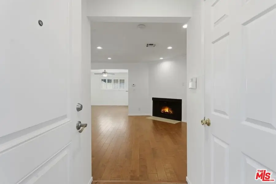 18550 Hatteras Street #45, Tarzana, CA 91356 - Image #2