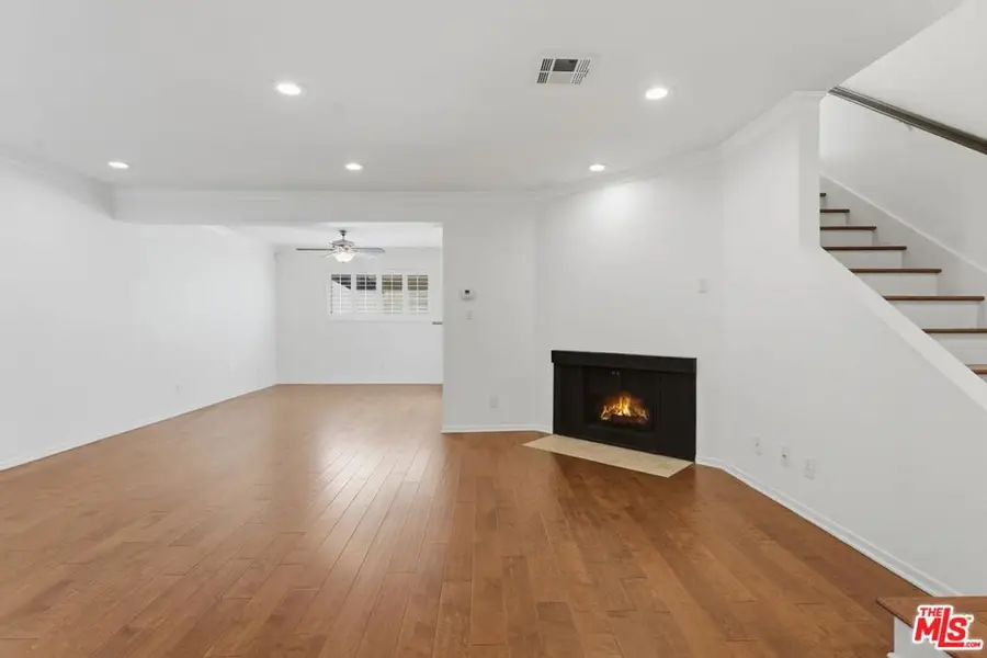 18550 Hatteras Street #45, Tarzana, CA 91356 - Image #3