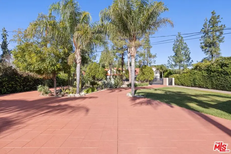 22910 Collins Street, Woodland Hills, CA 91367 - Image #3