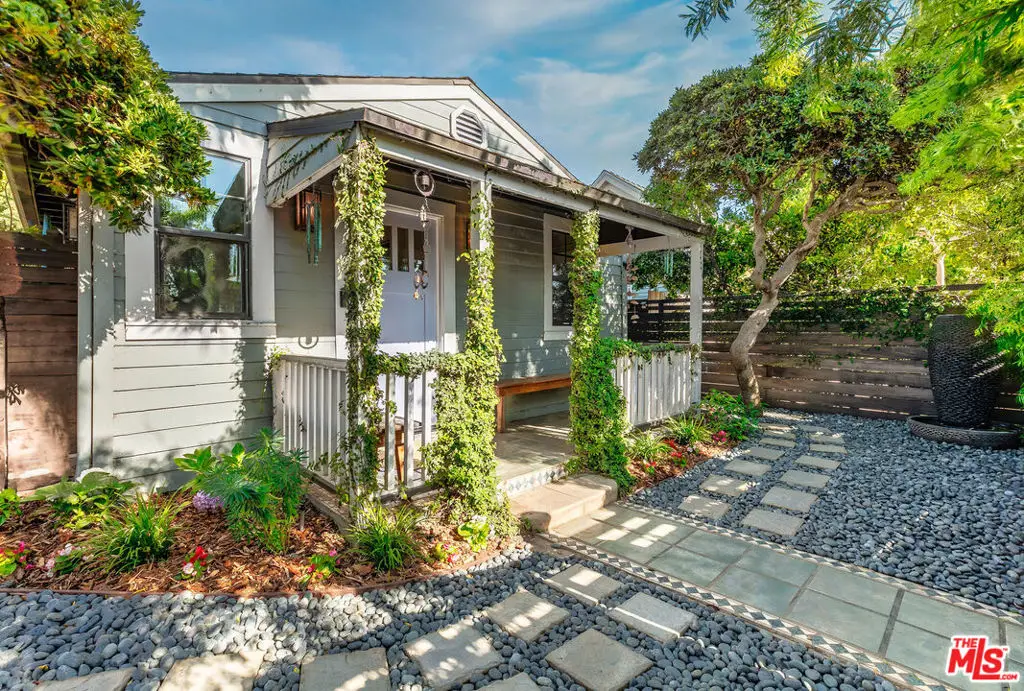 1016 Oakwood Avenue, Venice, CA 90291 - Image #1