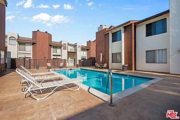 6323 Reseda Boulevard #6, Tarzana, CA 91335