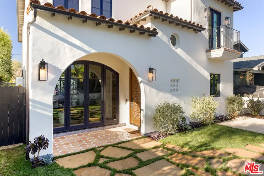 2445 Glyndon Avenue, Venice, CA 90291 - Image #2