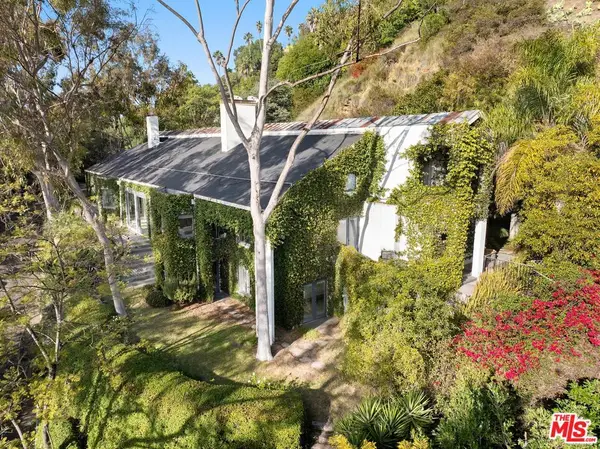 10549 Rocca Place, Los Angeles, CA 90077