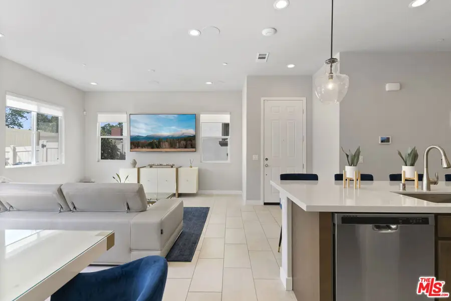 551 Daniel Freeman Circle, Inglewood, CA 90301 - Image #2