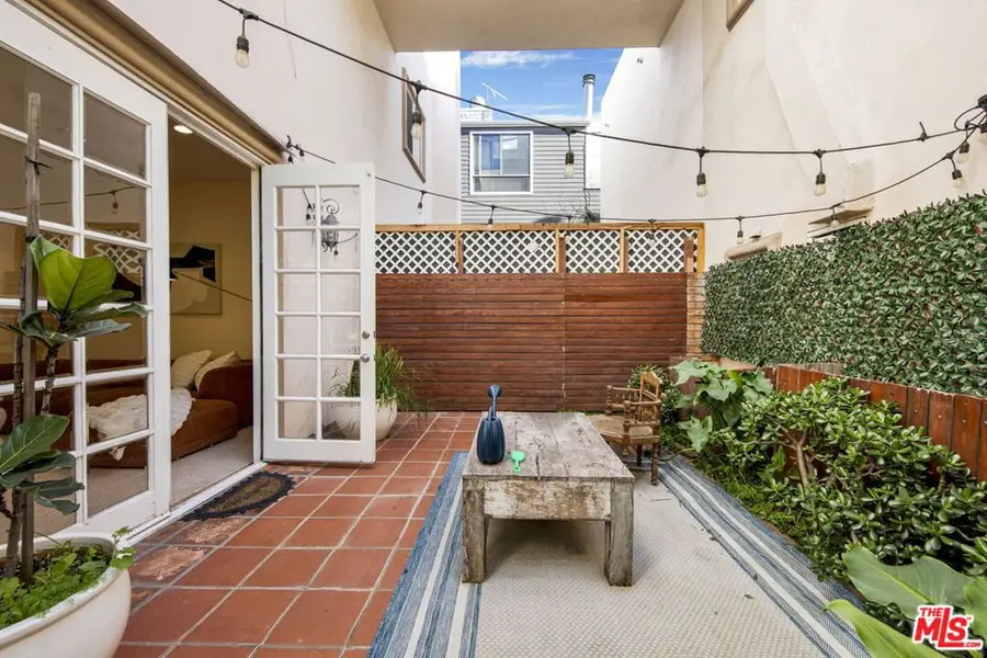 11963 Mayfield Avenue #102, Los Angeles, CA 90049 - Image #2