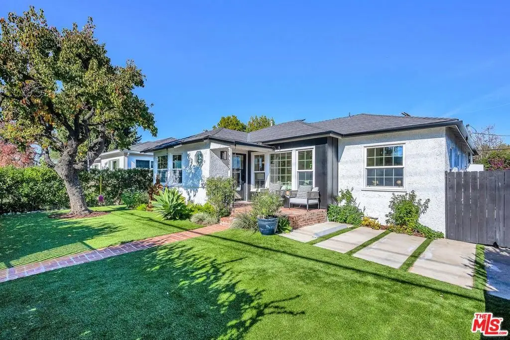 16645 Magnolia Boulevard, Encino, CA 91436 - Image #1
