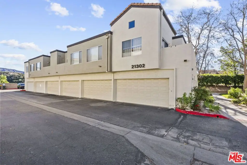 21302 Nandina Lane #202, Newhall, CA 91321 - Image #1