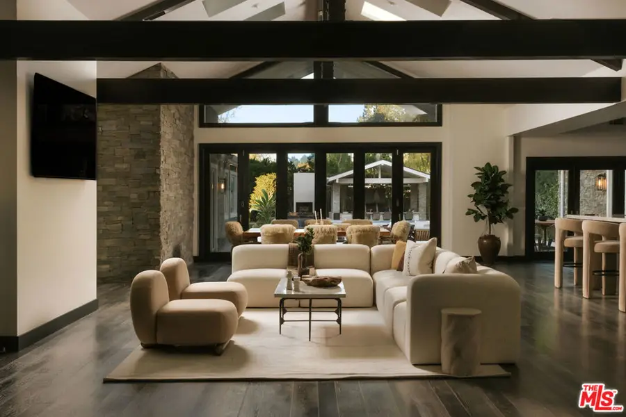 5938 Jumilla Avenue, Woodland Hills, CA 91367 - Image #3