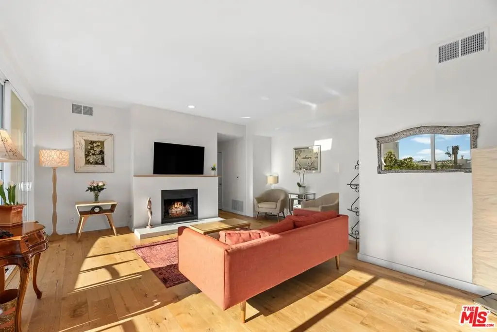 11535 Rochester Avenue #302, Los Angeles, CA 90025 - Image #1