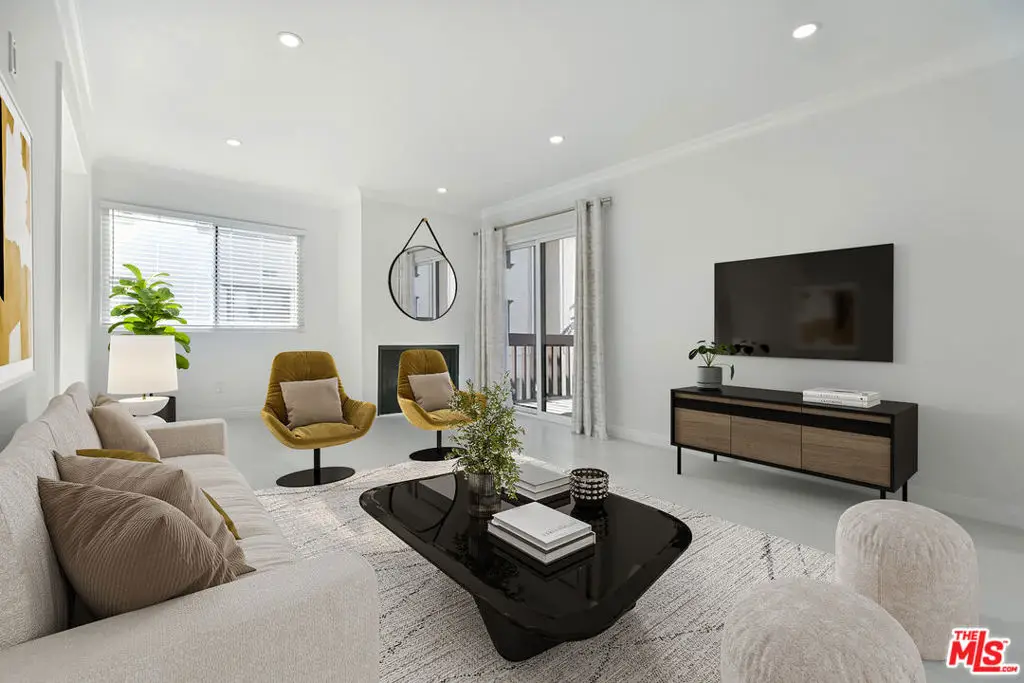 13942 Oxnard Street, Valley Glen, CA 91401 - #1