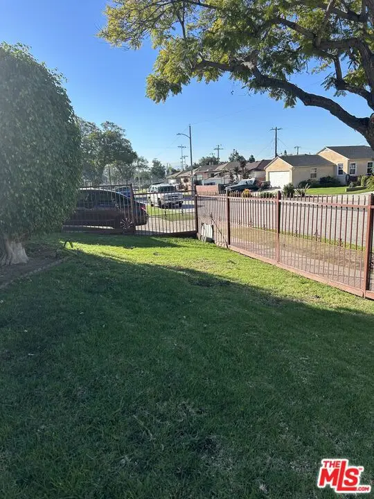 11908 Daleside Avenue, Hawthorne, CA 90250 - Image #2