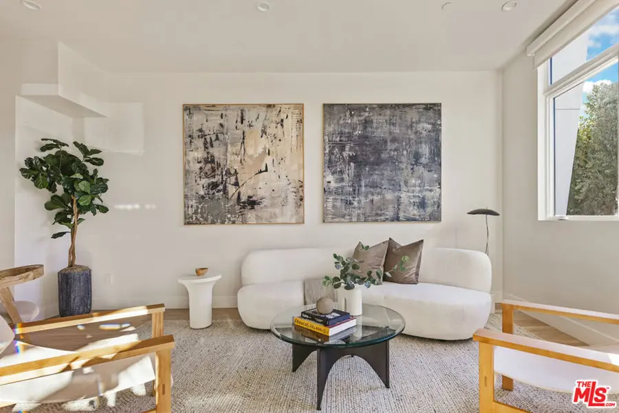 3230 S Barrington Avenue, Los Angeles, CA 90066 - Image #2