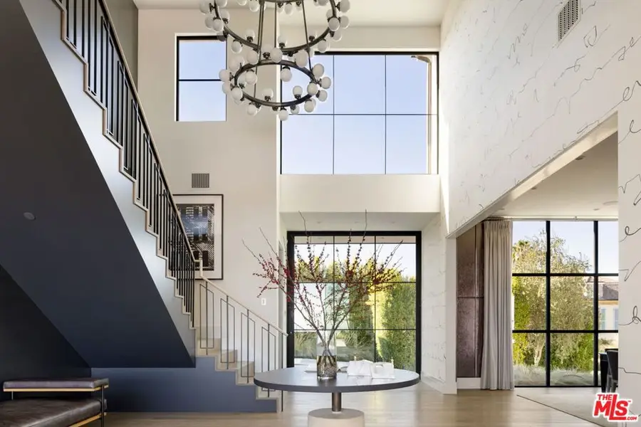 890 Linda Flora Drive, Los Angeles, CA 90049 - Image #2