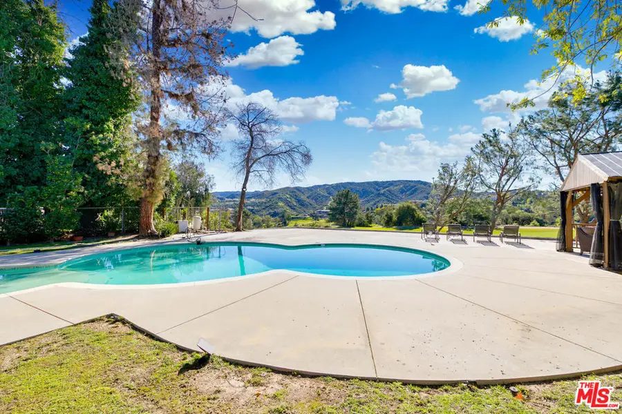 18912 Pasadero Drive, Tarzana, CA 91356 - Image #3