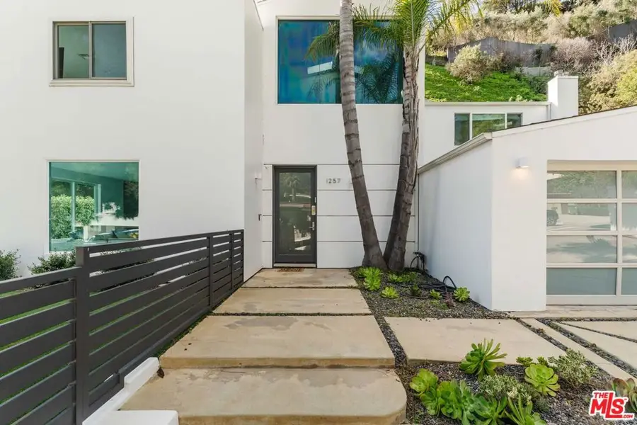 1257 Bienveneda Avenue, Pacific Palisades, CA 90272 - Image #2