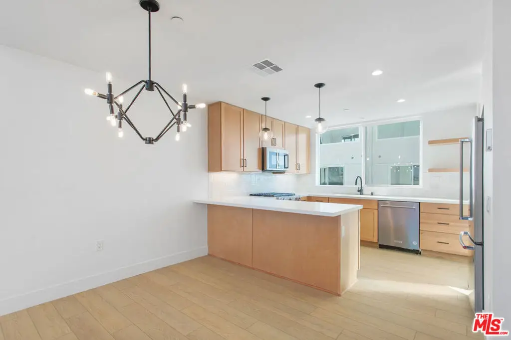 11224 W Victory Boulevard, North Hollywood, CA 91606 - #1