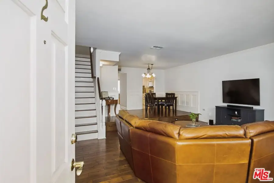 10229 Variel Avenue #2, Chatsworth, CA 91311 - Image #3