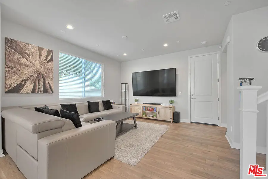 629 Daniel Freeman Circle, Inglewood, CA 90301 - Image #2