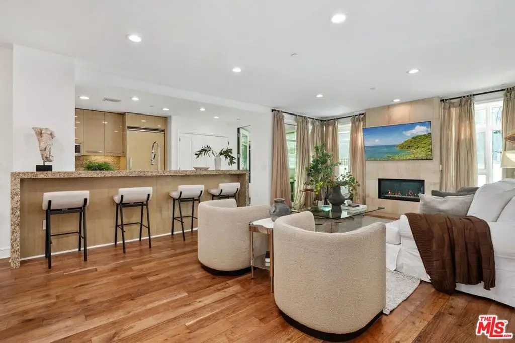 447 N Doheny Drive #102, Beverly Hills, CA 90210 - Image #1