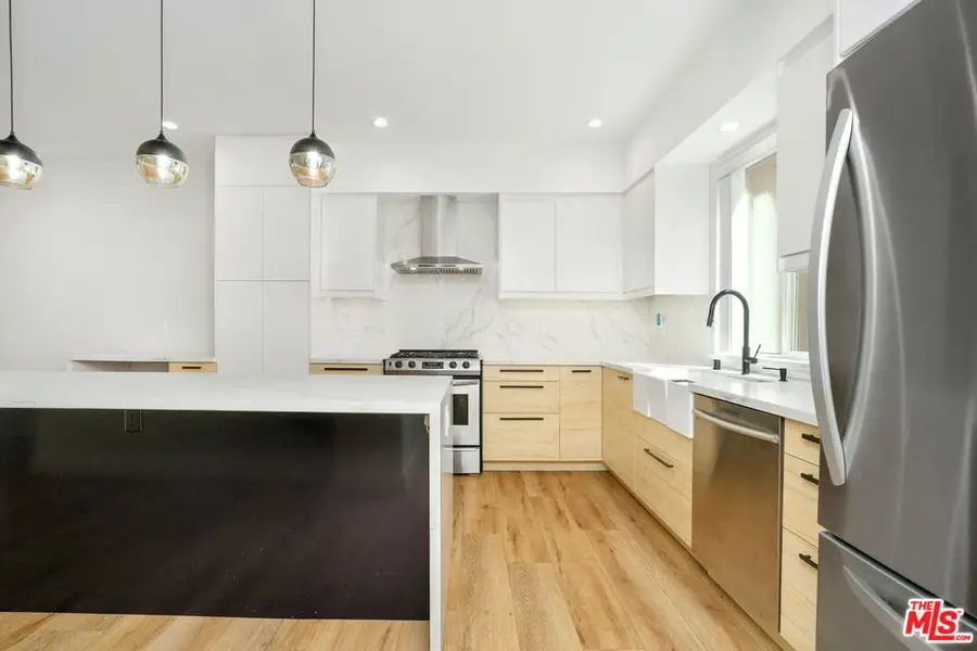 5923 Etiwanda Avenue #106, Tarzana, CA 91356 - Image #2