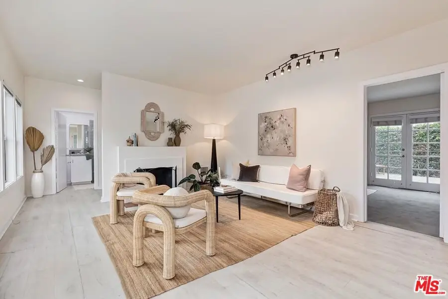 215 Entrada Drive, Santa Monica, CA 90402 - Image #2