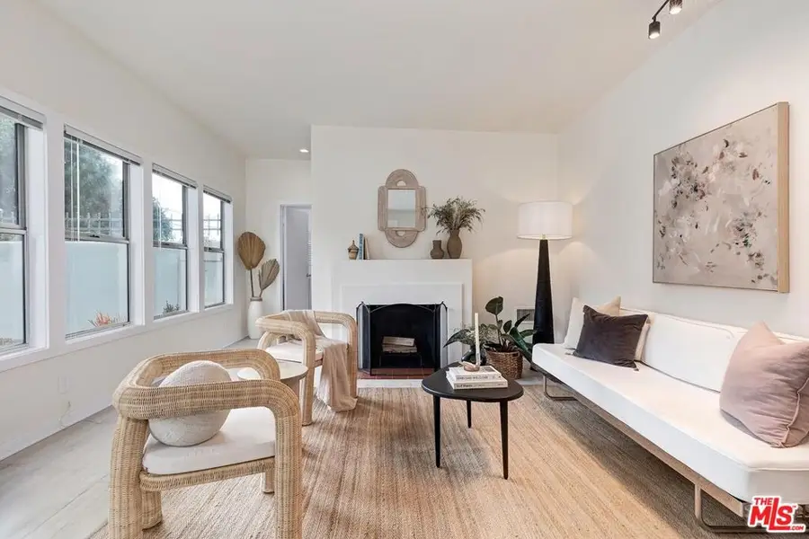 215 Entrada Drive, Santa Monica, CA 90402 - Image #3