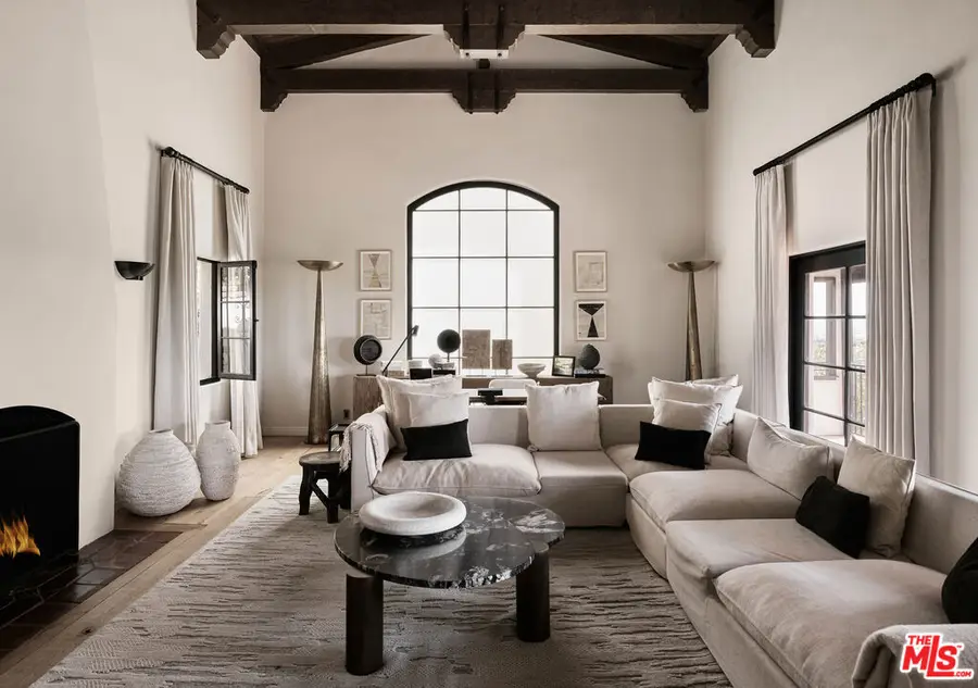 7902 Fareholm Drive, Los Angeles, CA 90046 - Image #3