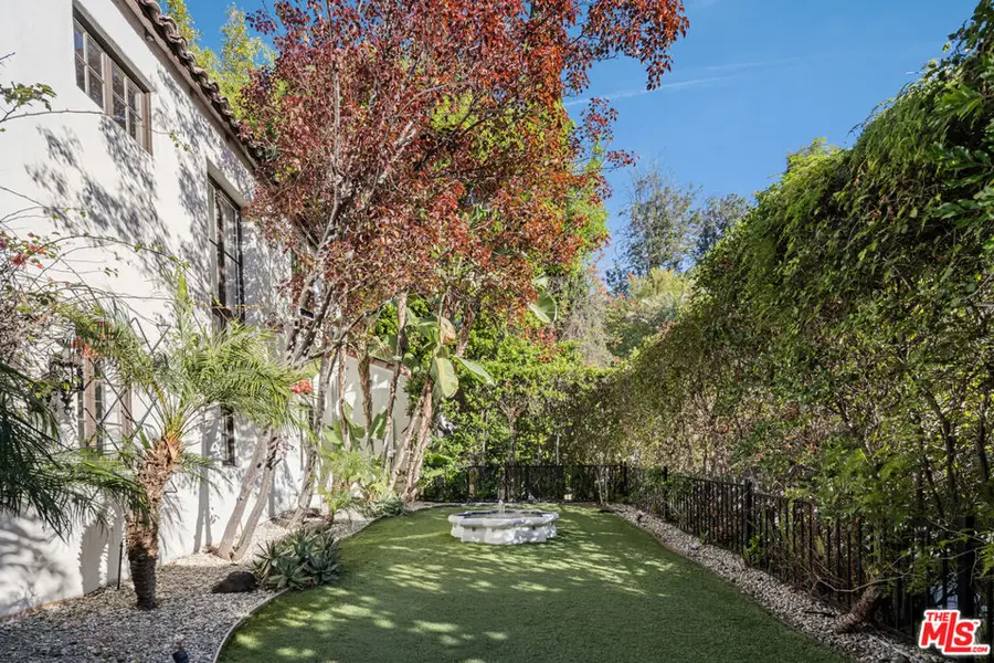 1135 Sunset Vale Avenue, West Hollywood, CA 90069 - Image #2