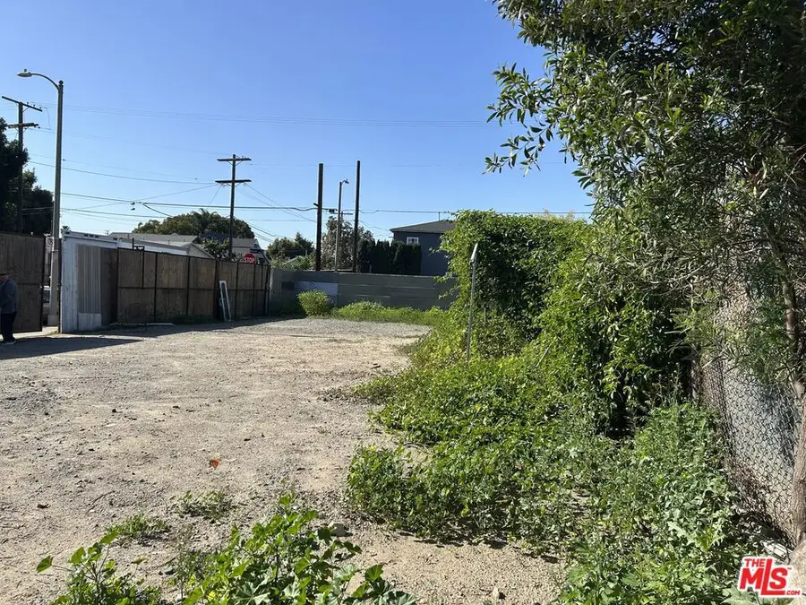 1403 E 42nd Street, Los Angeles, CA 90011 - #3