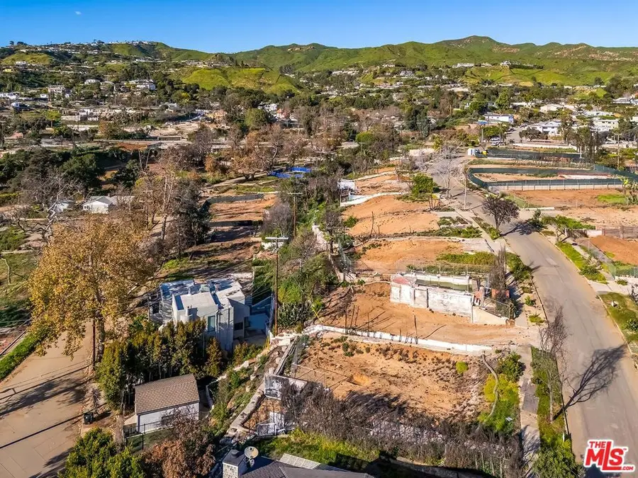 611 Las Lomas Avenue, Pacific Palisades, CA 90272 - #2