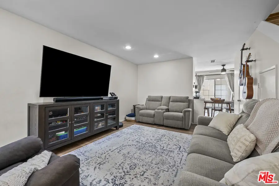 19124 Hamlin Street #4, Reseda, CA 91335 - #2