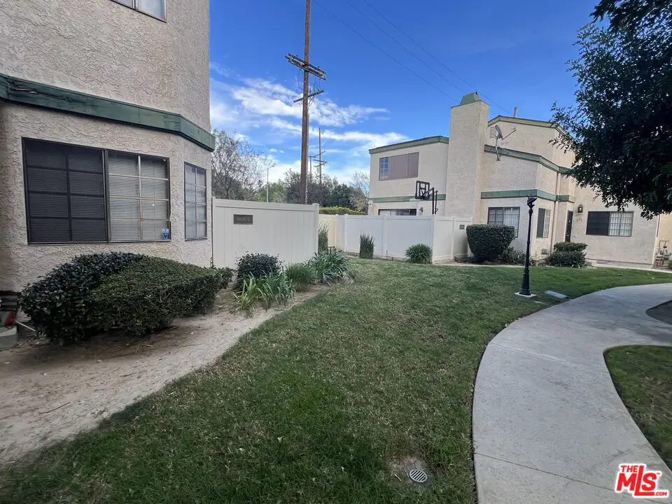 19620 Roscoe Boulevard #D, Northridge, CA 91324 - Image #1