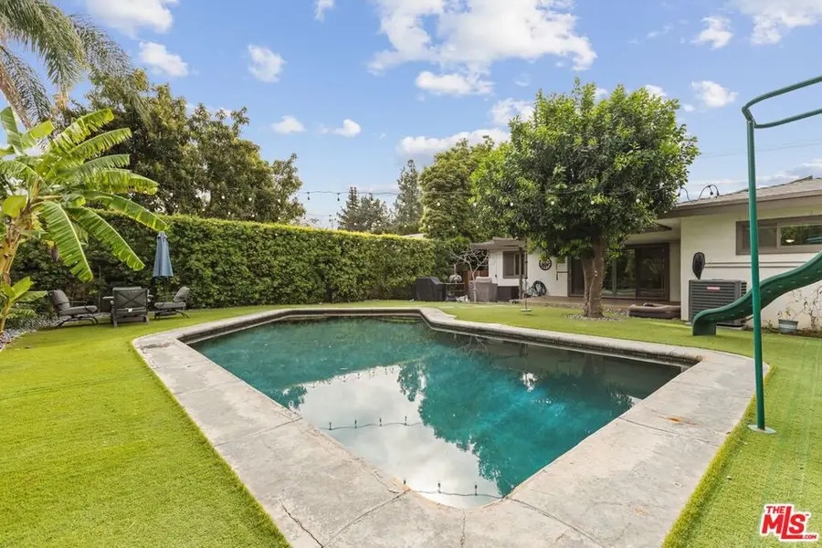 15735 Bassett Street, Lake Balboa, CA 91406 - #3