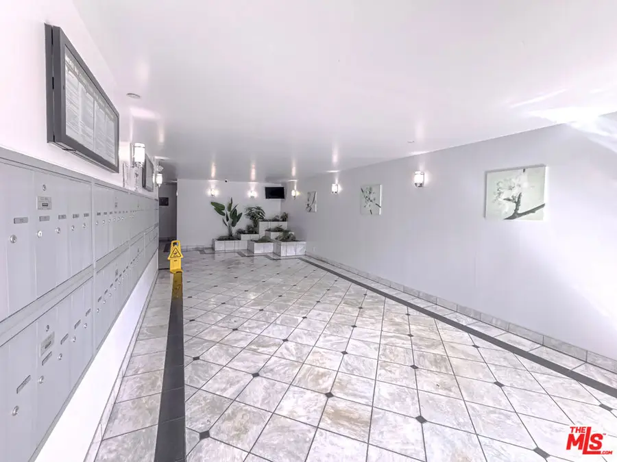 533 S St Andrews Place #410, Los Angeles, CA 90020 - Image #2