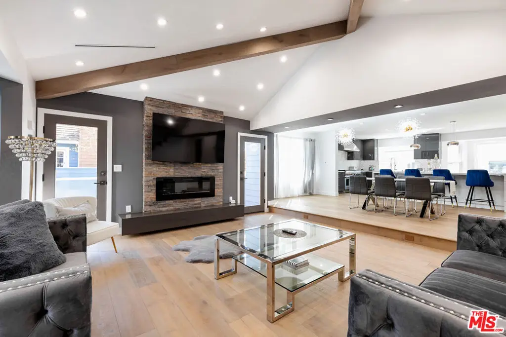 18721 Hatteras Street #10, Tarzana, CA 91356 - Image #1