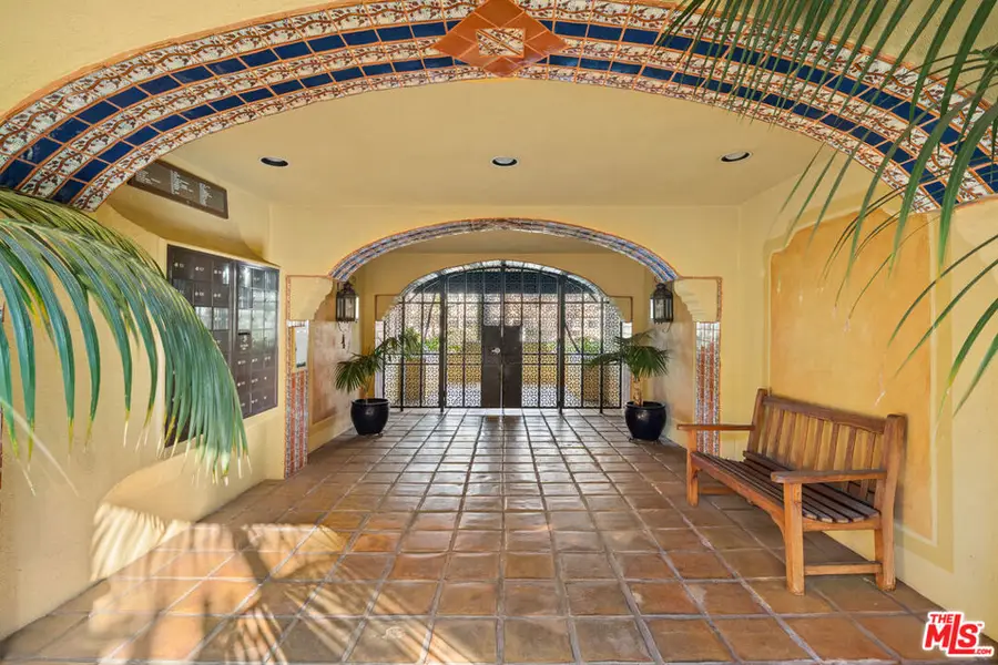 1615 N Laurel Avenue #202, Los Angeles, CA 90046 - #3