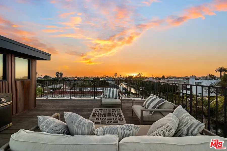 442 Sherman Canal, Venice, CA 90291 - Image #2