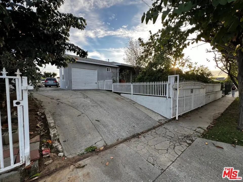 668 E 113th Street, Los Angeles, CA 90059 - #1