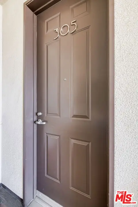 10609 Bloomfield Street #305, Toluca Lake, CA 91602 - #2