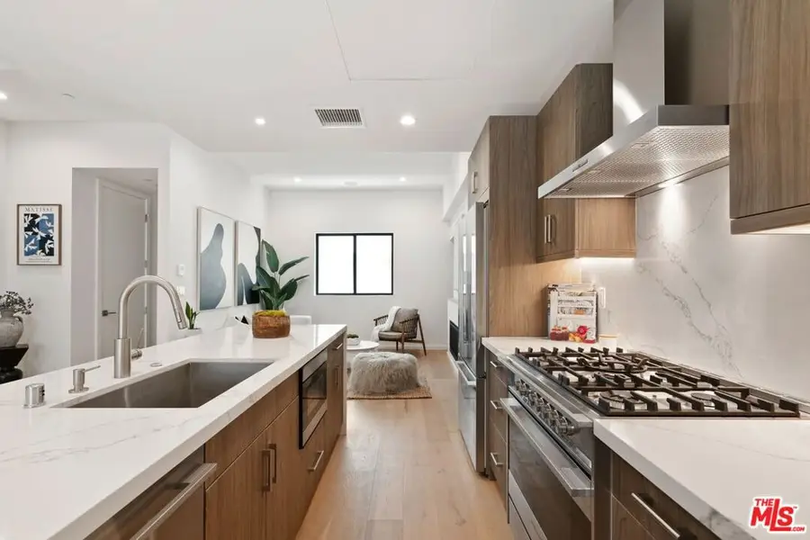 3806 S Verona Court, Los Angeles, CA 90066 - #2