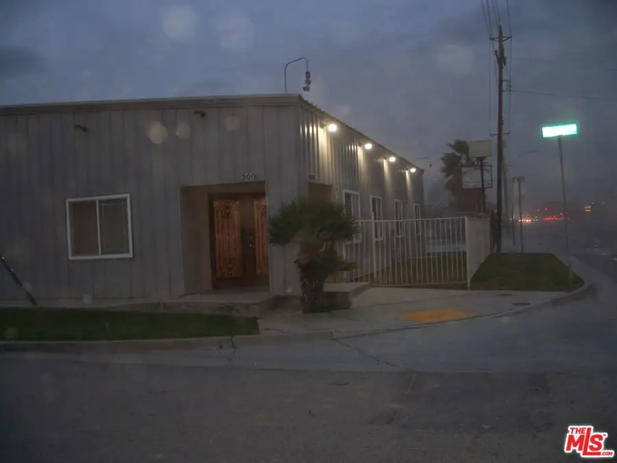 300 Mount Vernon Avenue, Bakersfield, CA 93307 - #2