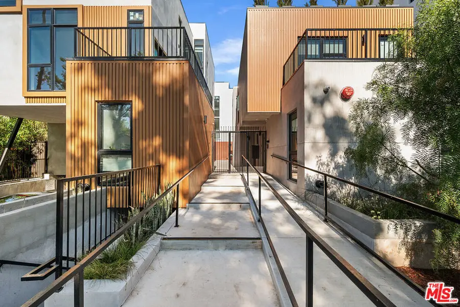 1016 N Martel Avenue, West Hollywood, CA 90046 - #2