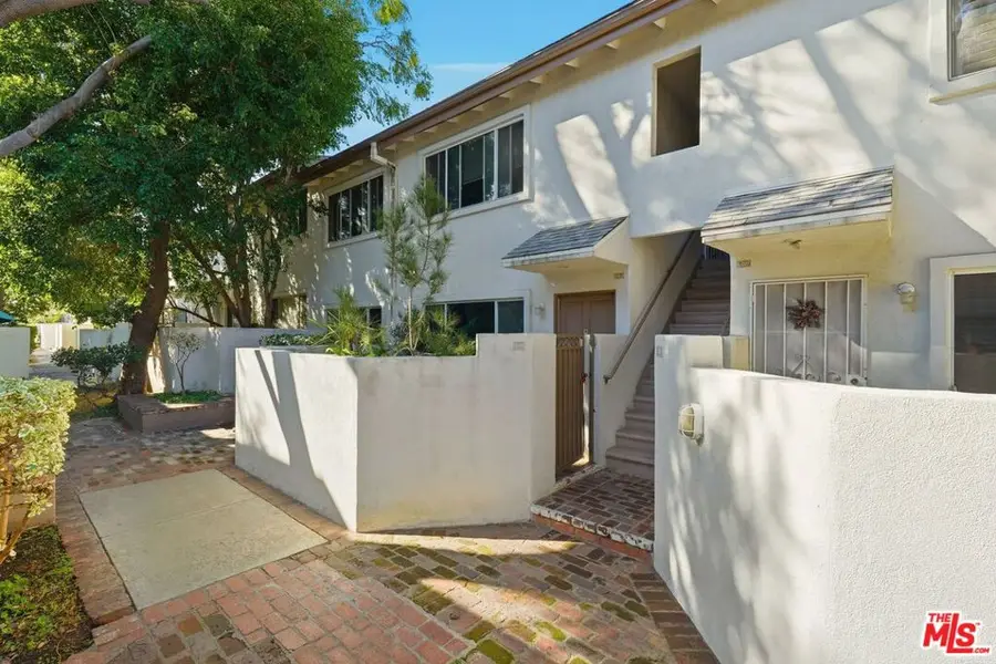 18601 Collins Street #D27, Tarzana, CA 91356 - #2