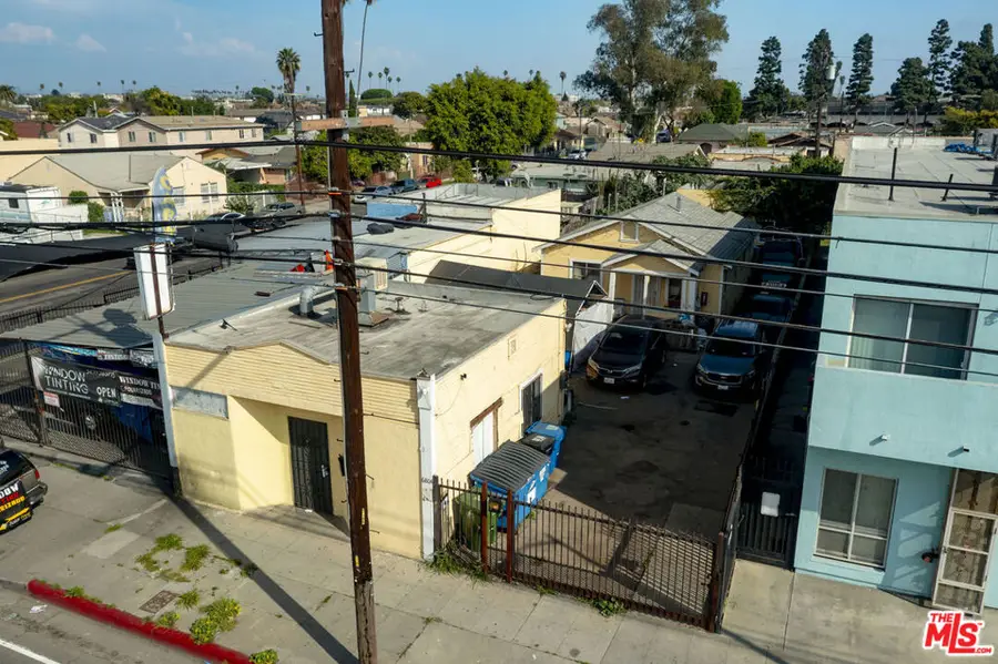 6804 S Hoover Street, Los Angeles, CA 90044 - #3