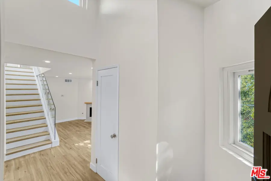 18411 Hatteras Street #230, Tarzana, CA 91356 - #3