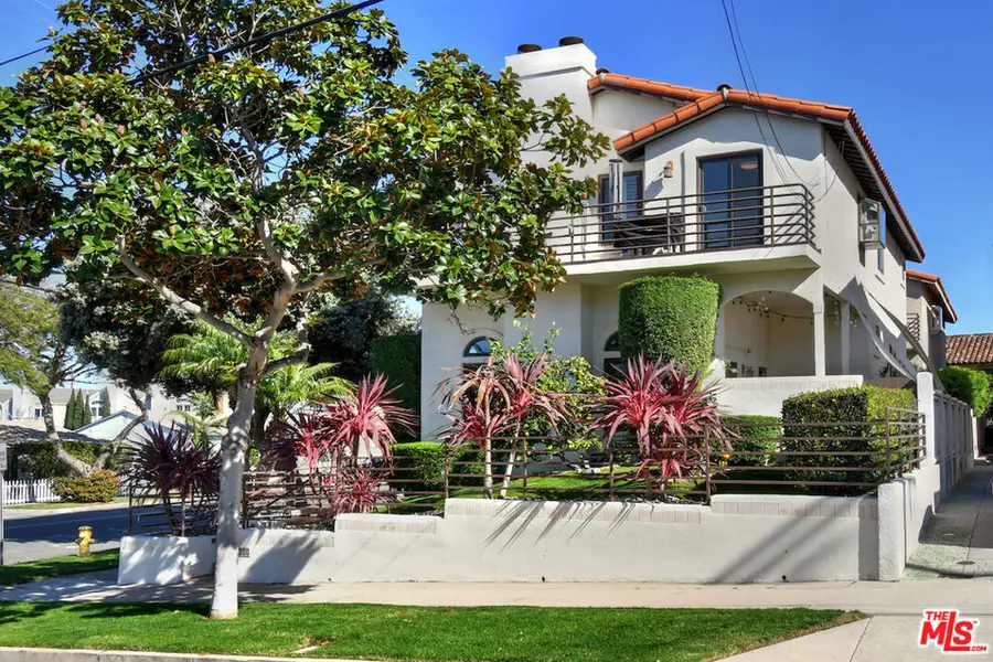 200 S Juanita Avenue, Redondo Beach, CA 90277 - #2