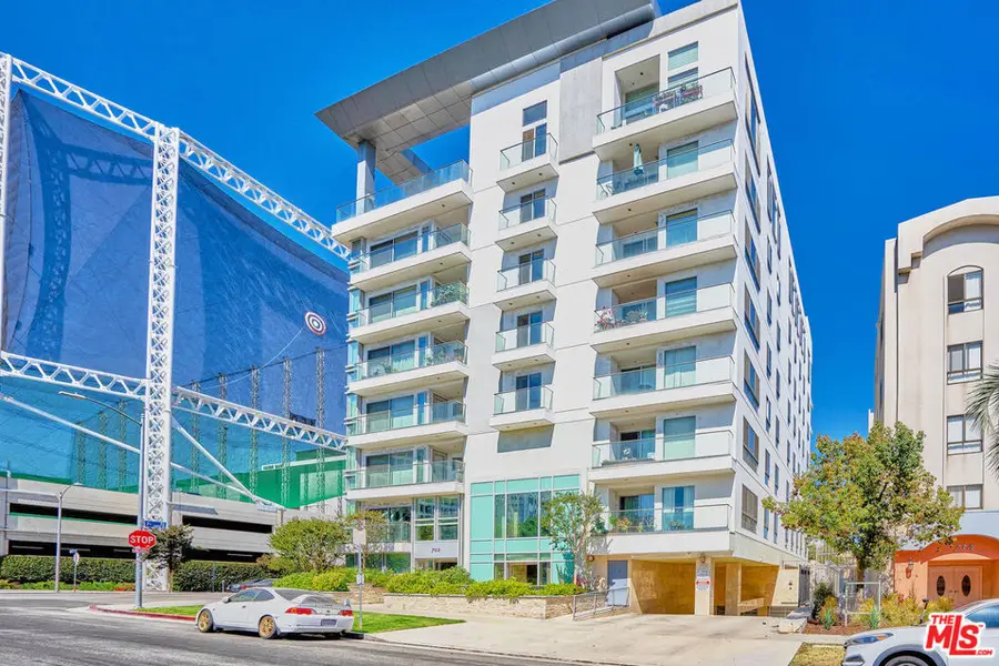 702 S Serrano Avenue #504, Los Angeles, CA 90005 - #2