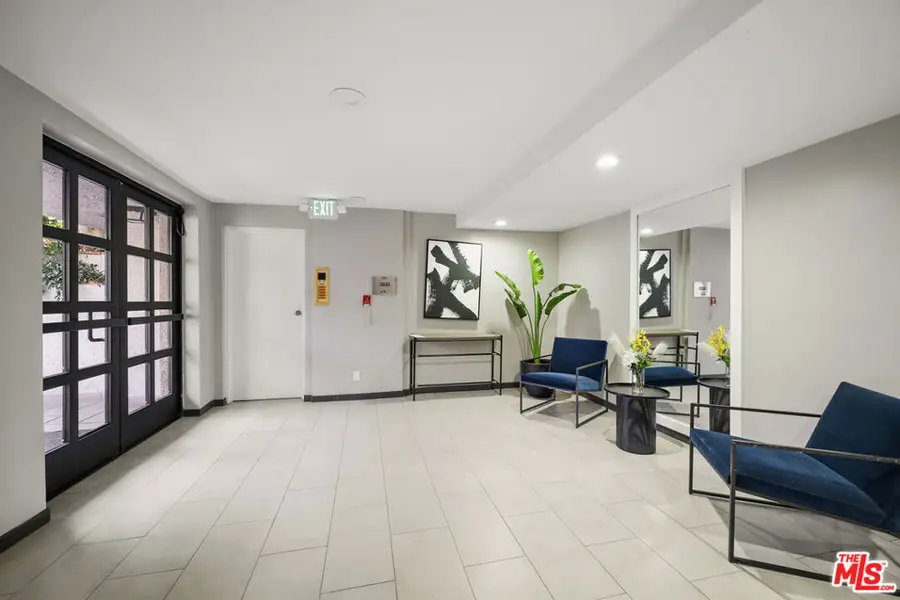 11737 Darlington Avenue #104, Los Angeles, CA 90049 - #2