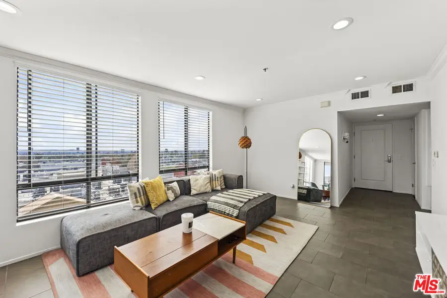 7320 Hawthorn Avenue #401, West Hollywood, CA 90046 - #3